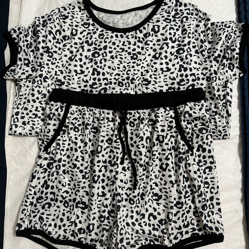 Leopard black & white print pajamas
